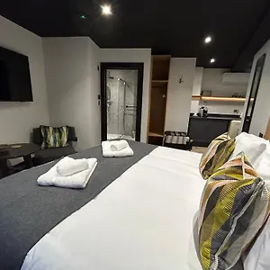 https://crescent-place.tophotelsbath.com