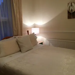 https://caris-guest-house.cambridgehotelsuk.com
