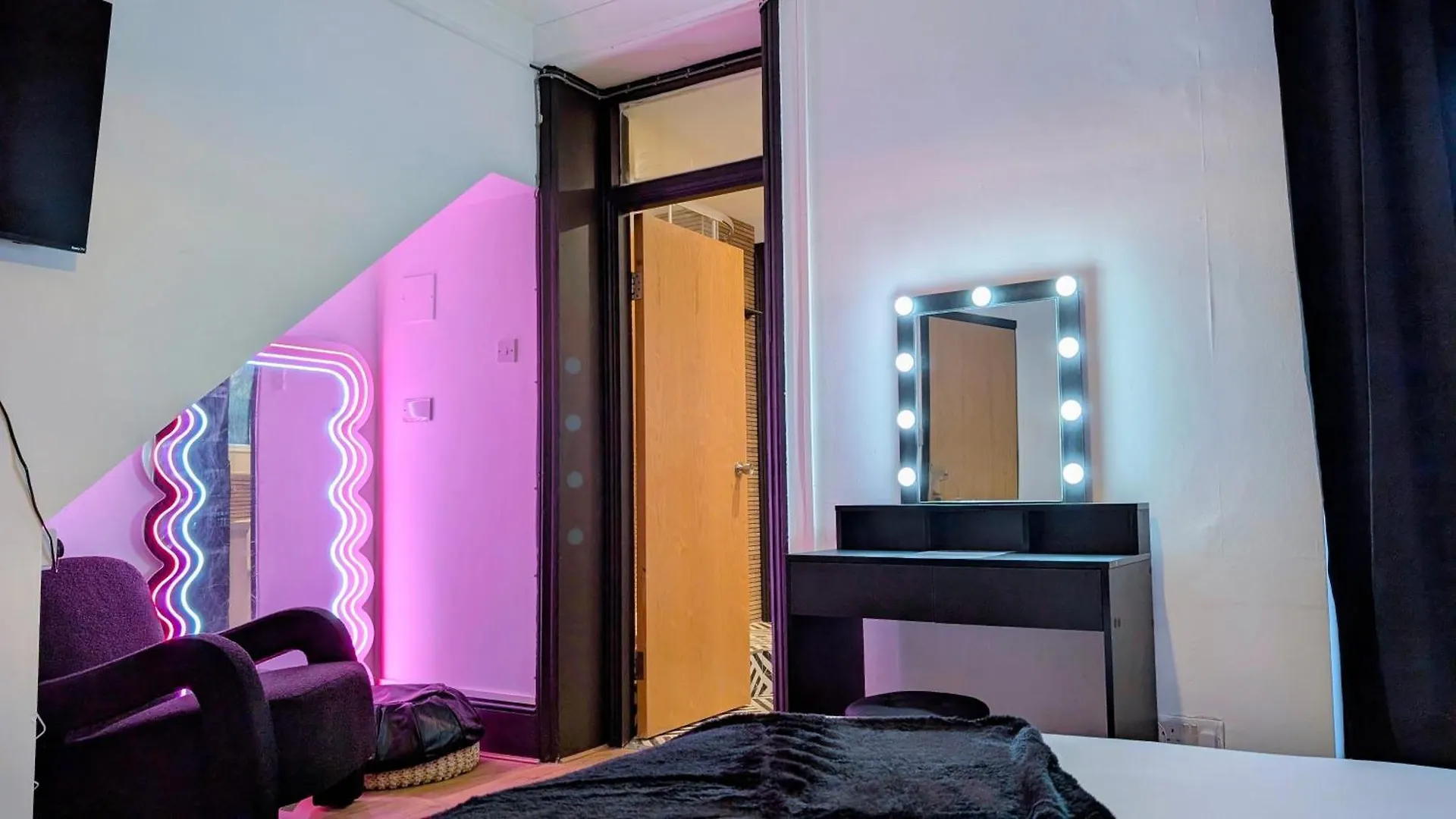 Innit Vibes Brighton Hotel
